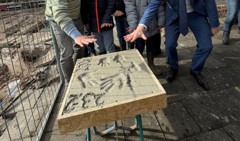 De eerste steen is een feit